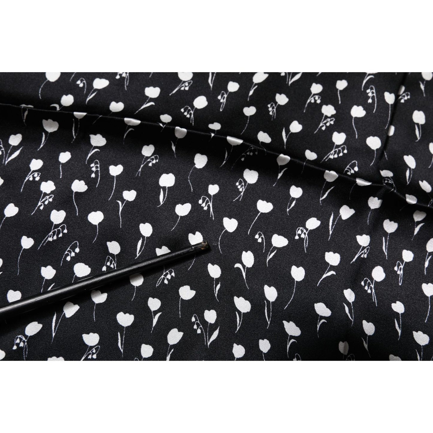 Dolce & Gabbana Black Floral Silk Square Wrap Shawl Scarf MS7192