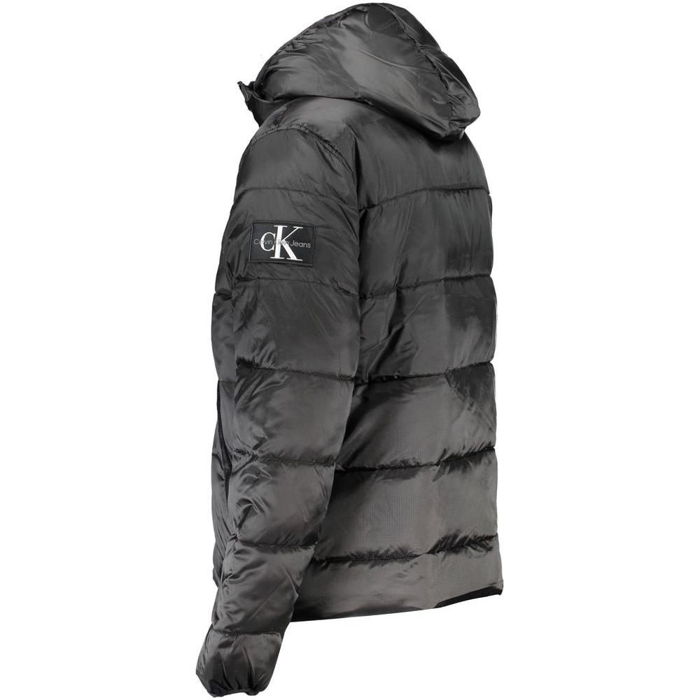 Calvin Klein sleek hooded men's jacket with contrast details, 100% recycled polyester, showcases stylish and sustainable fashion.