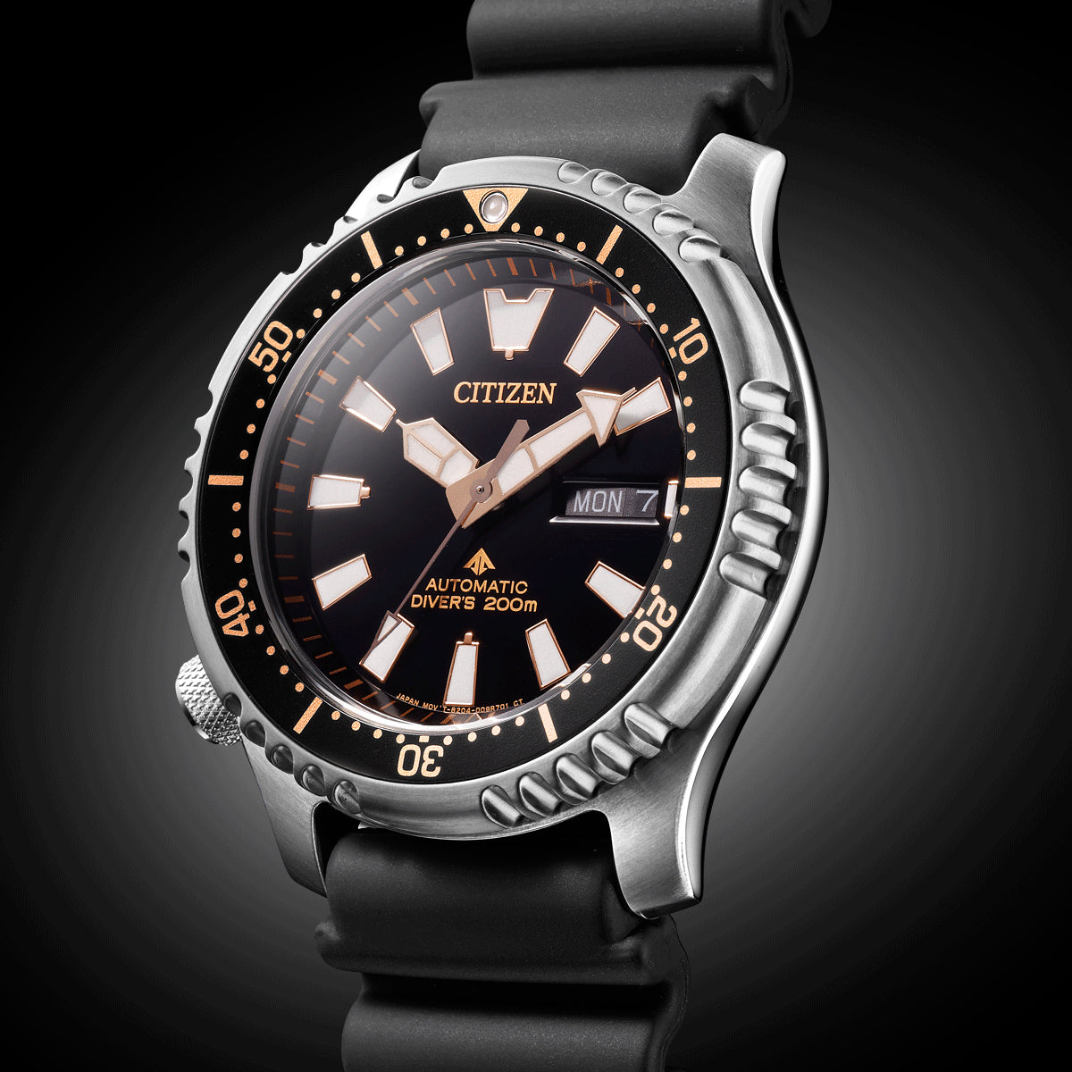 Luxury dive watch CITIZEN MOD. NY0160-66E with black dial, 200m water resistance, silver-tone accents, and day-date display