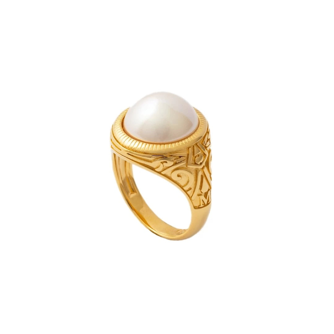 Gold ring with pearl design from MAJORICA JEWELRY Mod. 17218.01.1.919.010.1. Elegant and intricate detailing.