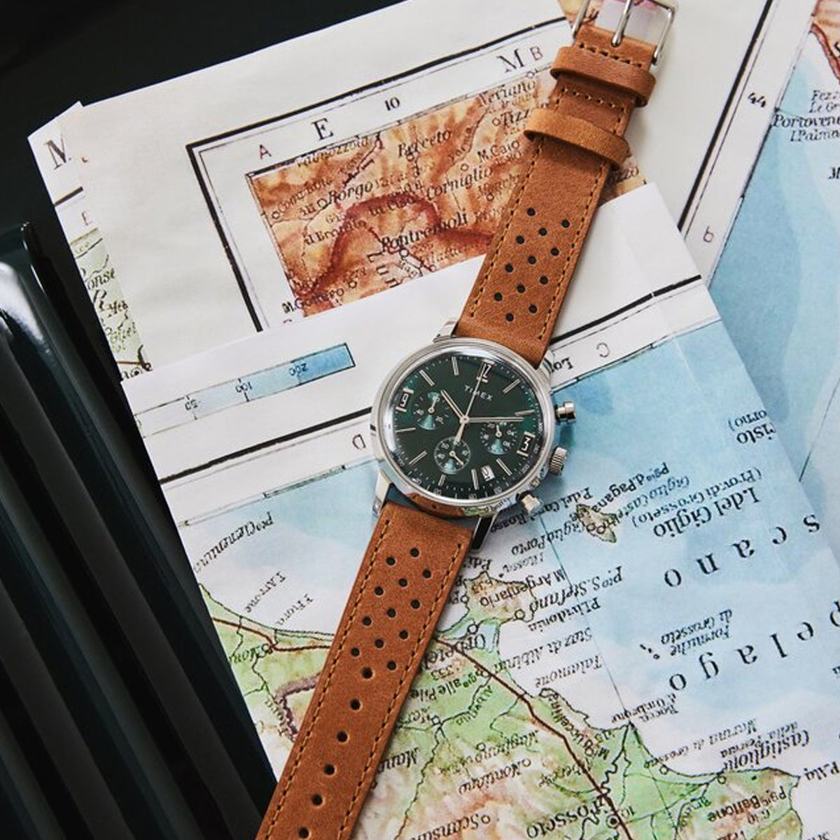 TIMEX WATCHES Mod. TW2W10100 with brown leather strap on map background