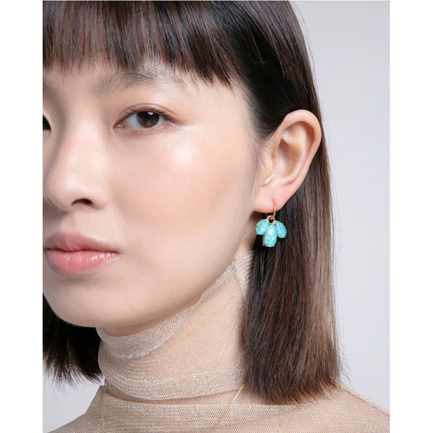 Woman wearing VICEROY JEWELS Mod. 13191E100-93 Lady Earrings in Silver 925° from Official Packaging
