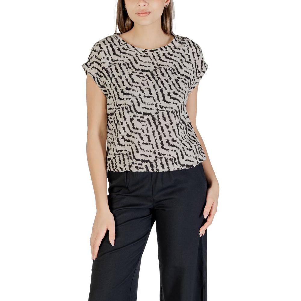 Woman wearing Street One bicolor viscose shirt with short sleeves, round neck design, and modern pattern.