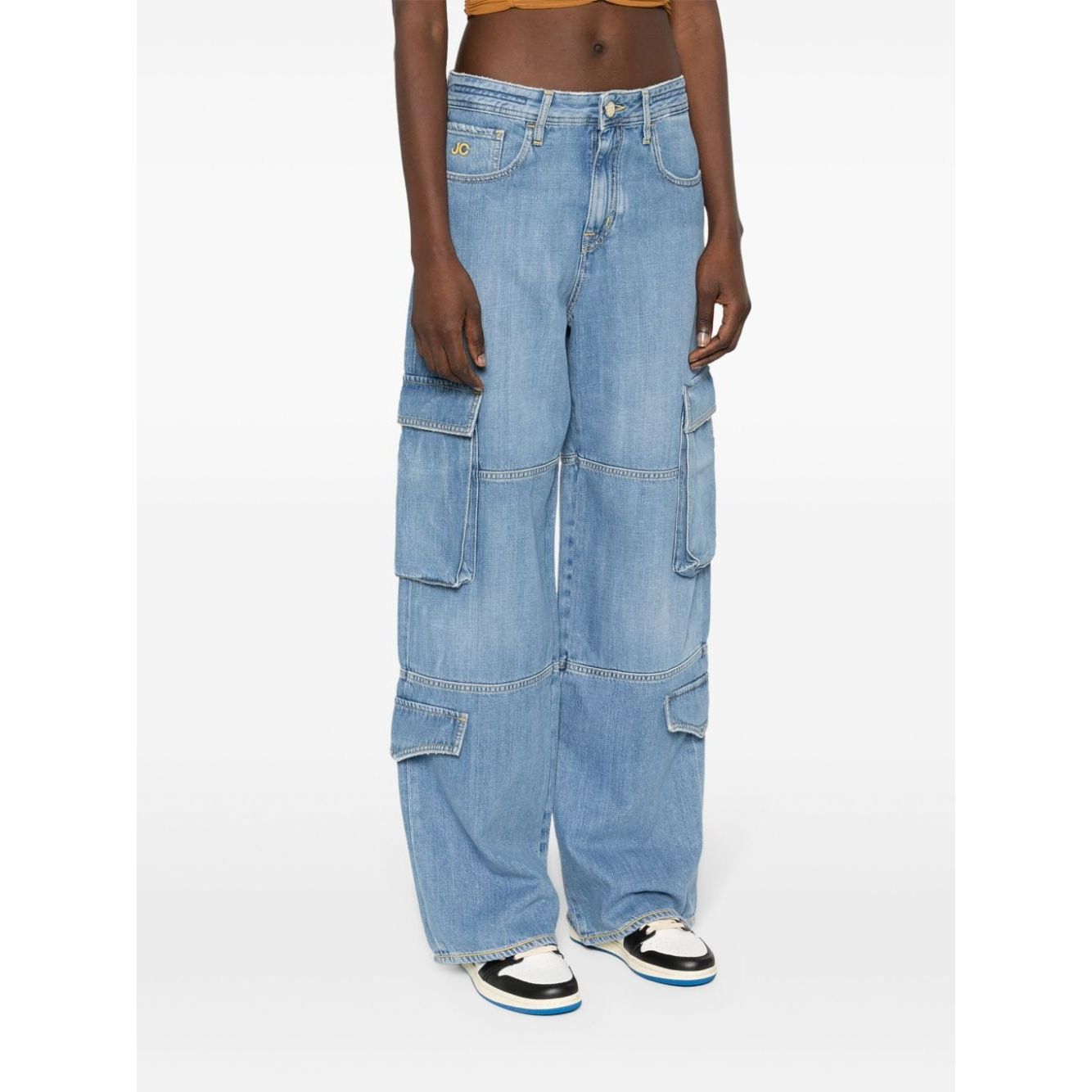 جينز جاكوب كوهين باللون الأزرق