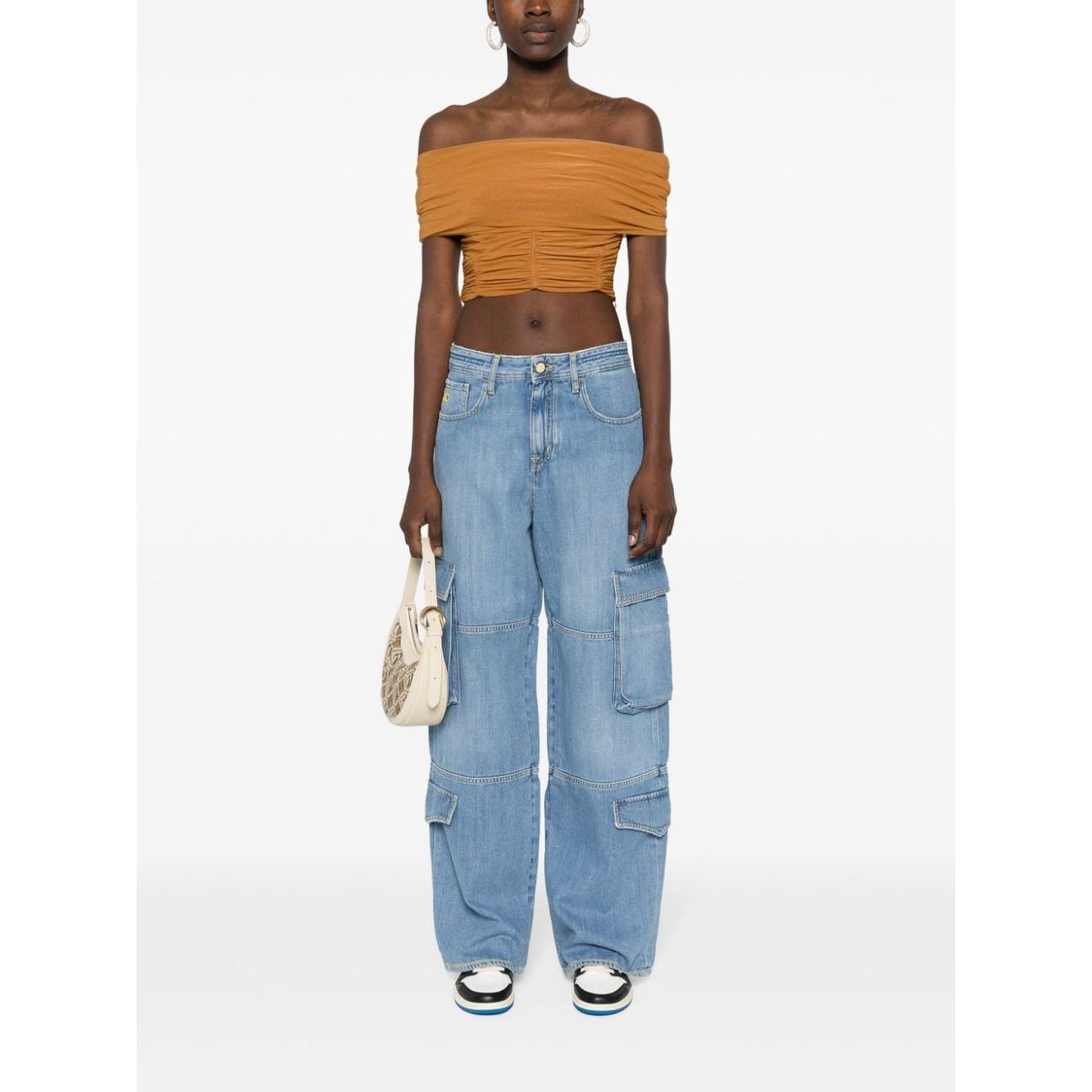 جينز جاكوب كوهين باللون الأزرق