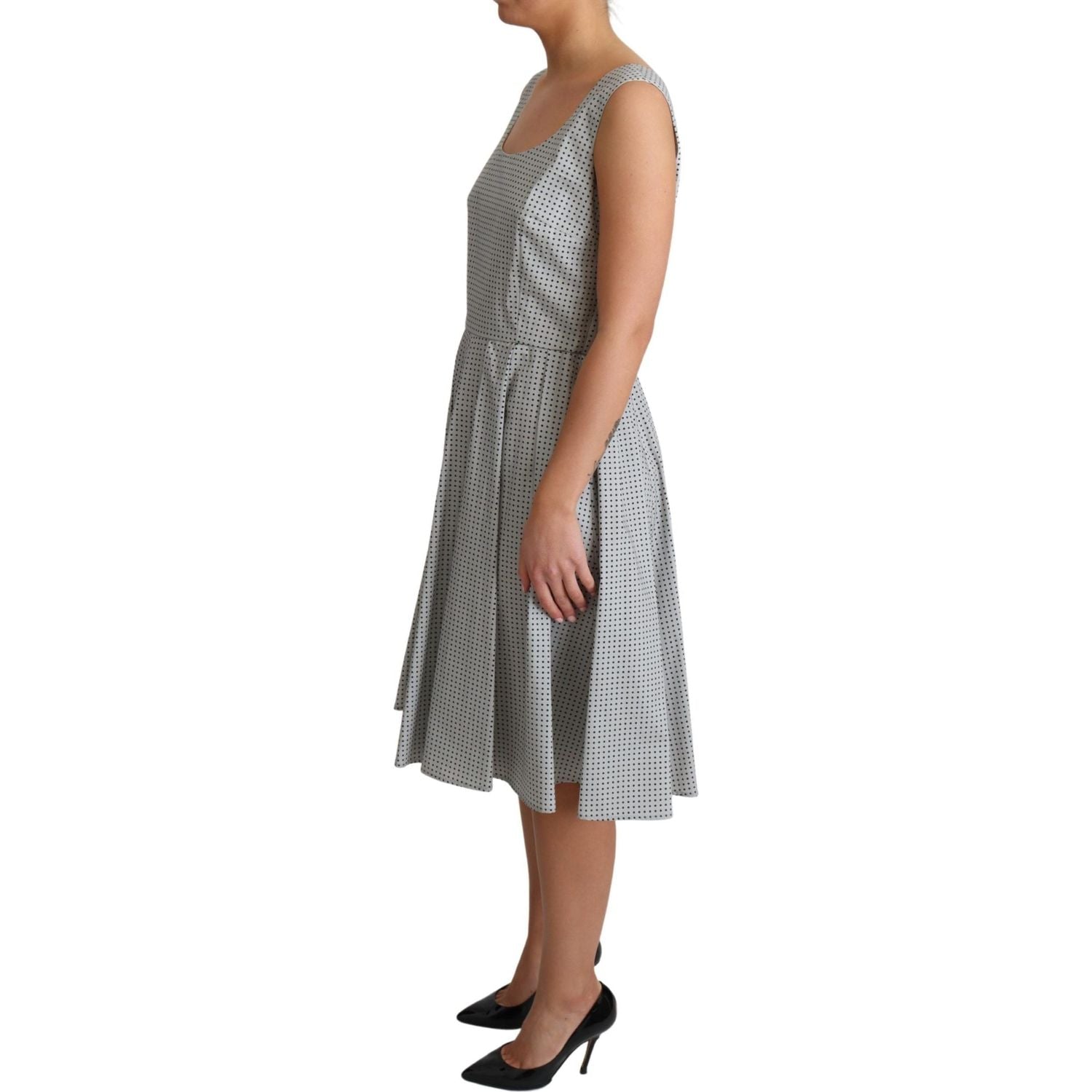 فستان دولتشي آند غابانا الأنيق المنقط بدون أكمام بتصميم A