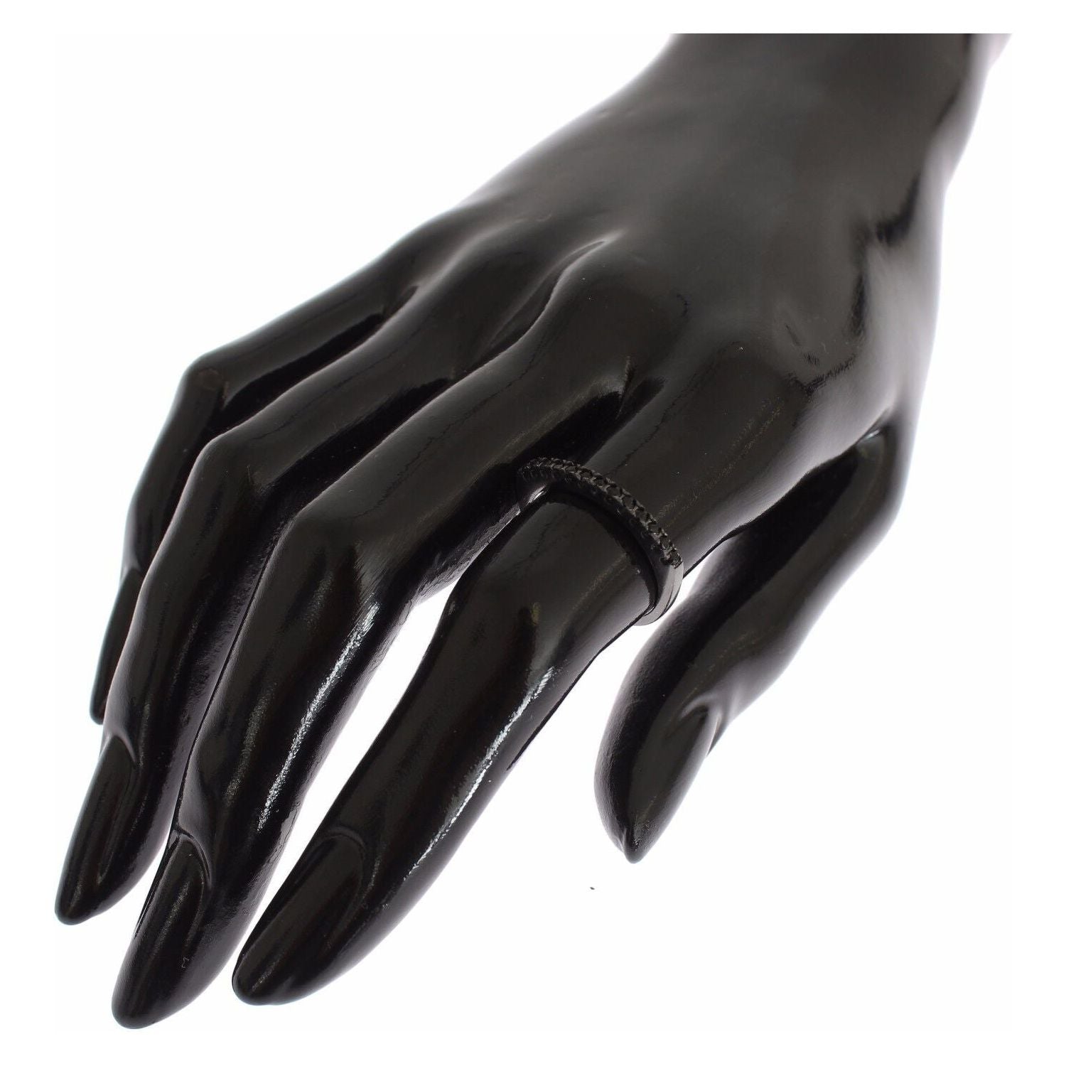 خاتم نيالايا الأنيق المصنوع من الفضة الإسترلينية والمرصّع بالكريستال الأسود