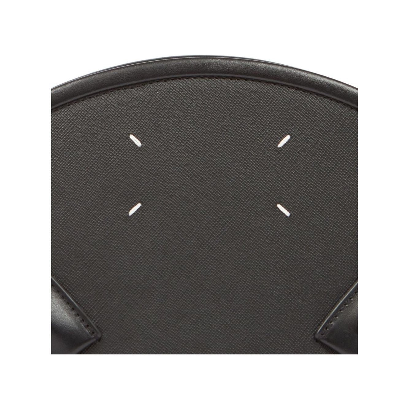Front view with bag zipped and handles upright.