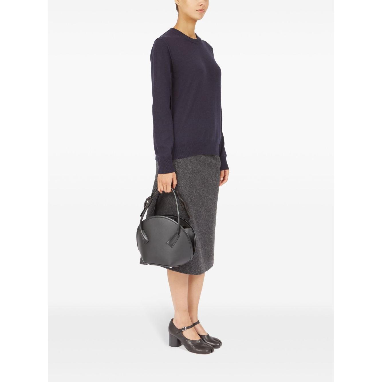 Front view with bag zipped and handles upright.