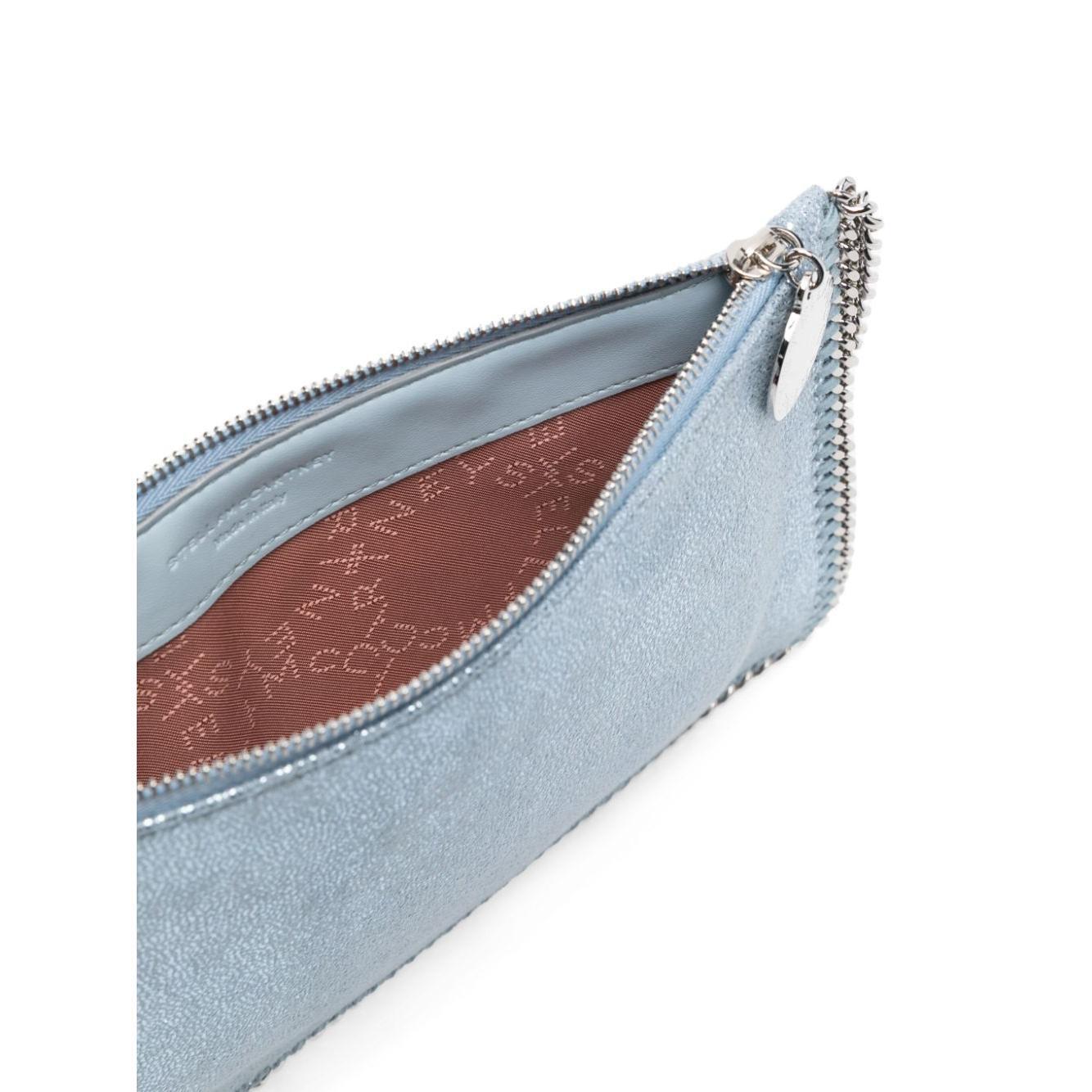 Front view with bag zipped and handles upright.