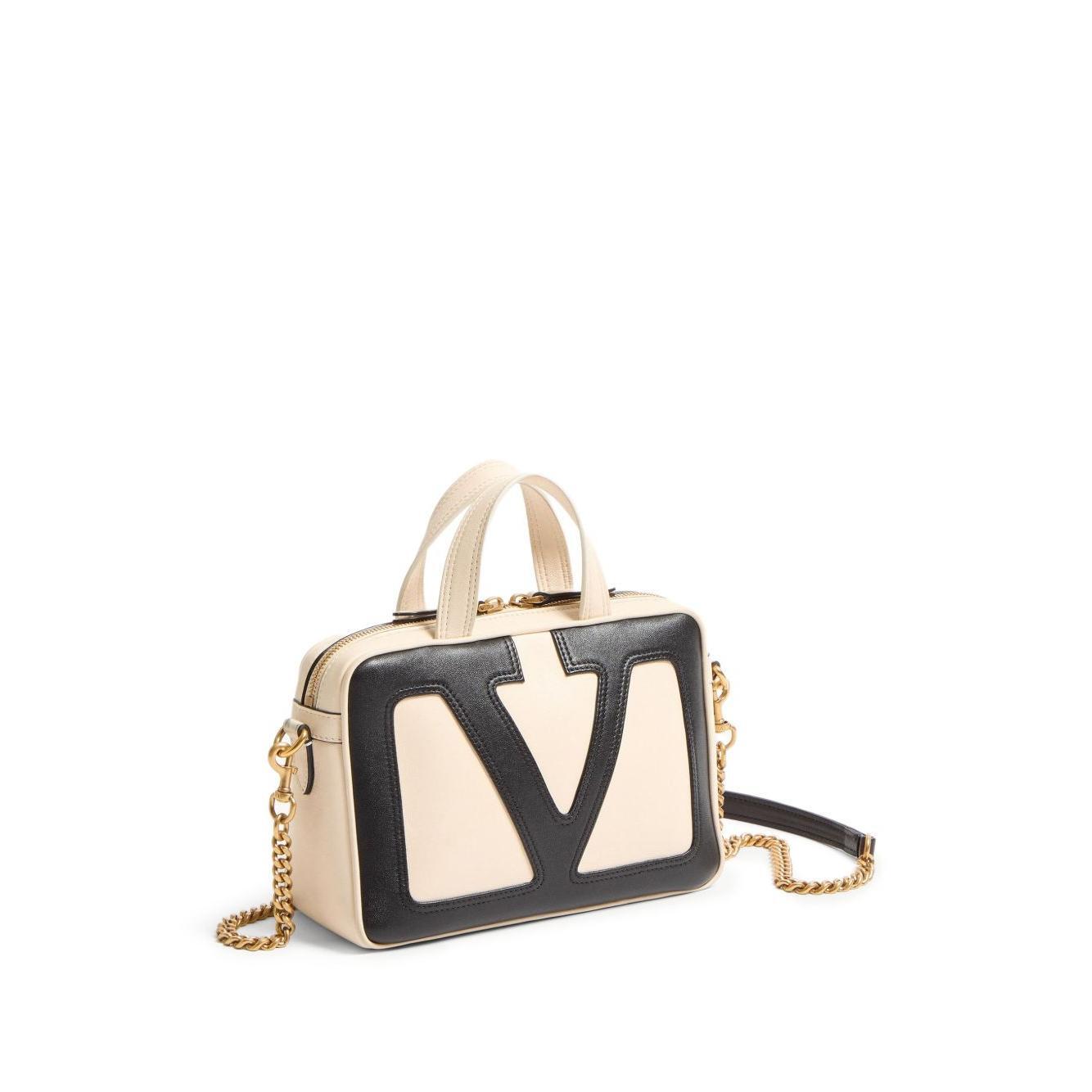 Front view with bag zipped and handles upright.