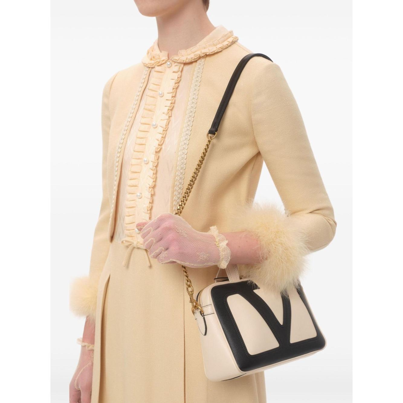 Front view with bag zipped and handles upright.