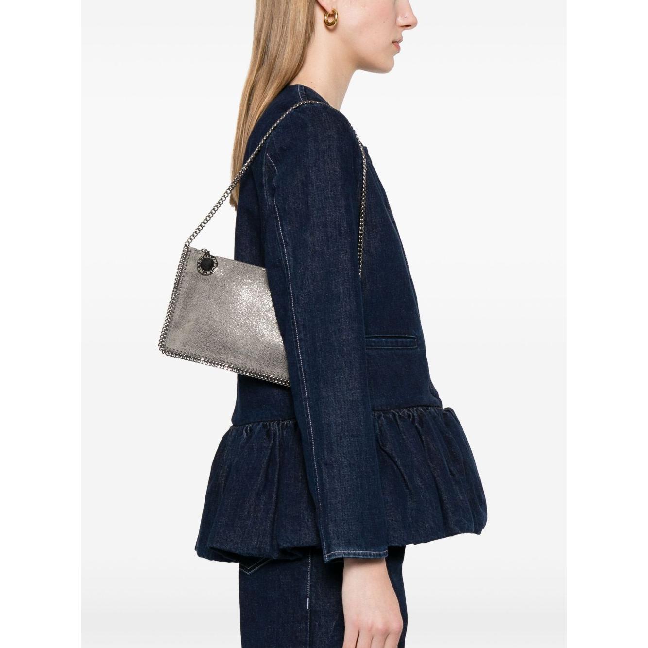 Front view with bag zipped and handles upright.