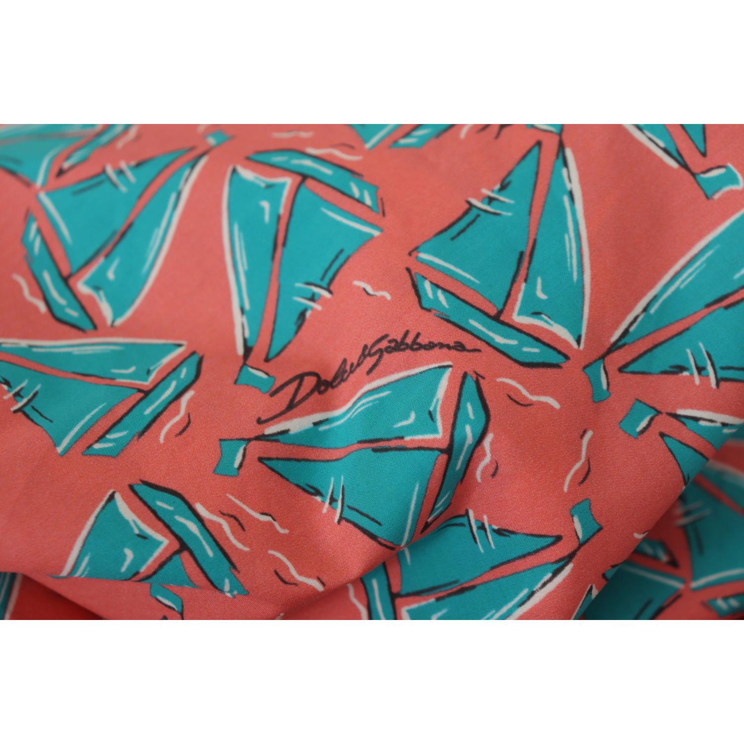 توب من القطن بطبعة قارب شراعي باللون الوردي الأنيق من دولتشي آند غابانا