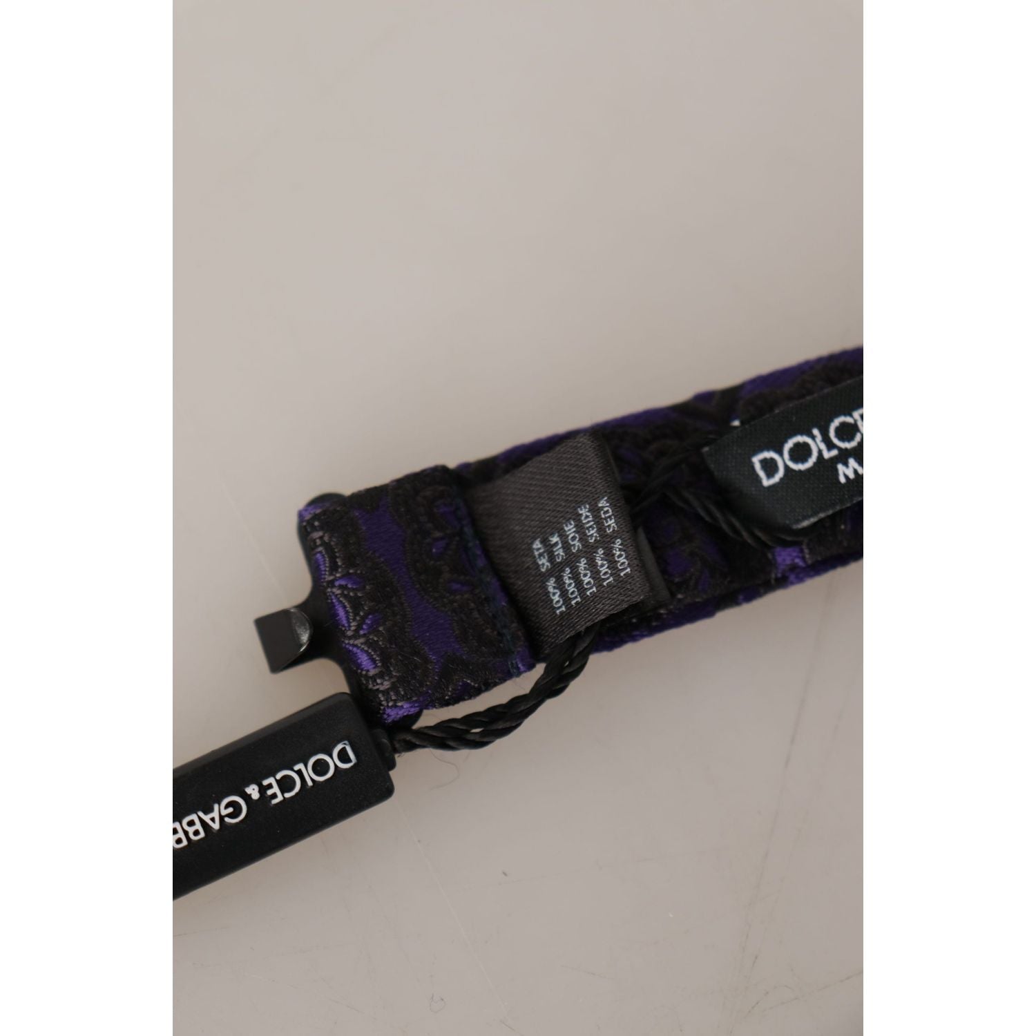 ربطة عنق هندسية أنيقة من الحرير باللون الأزرق من دولتشي آند غابانا