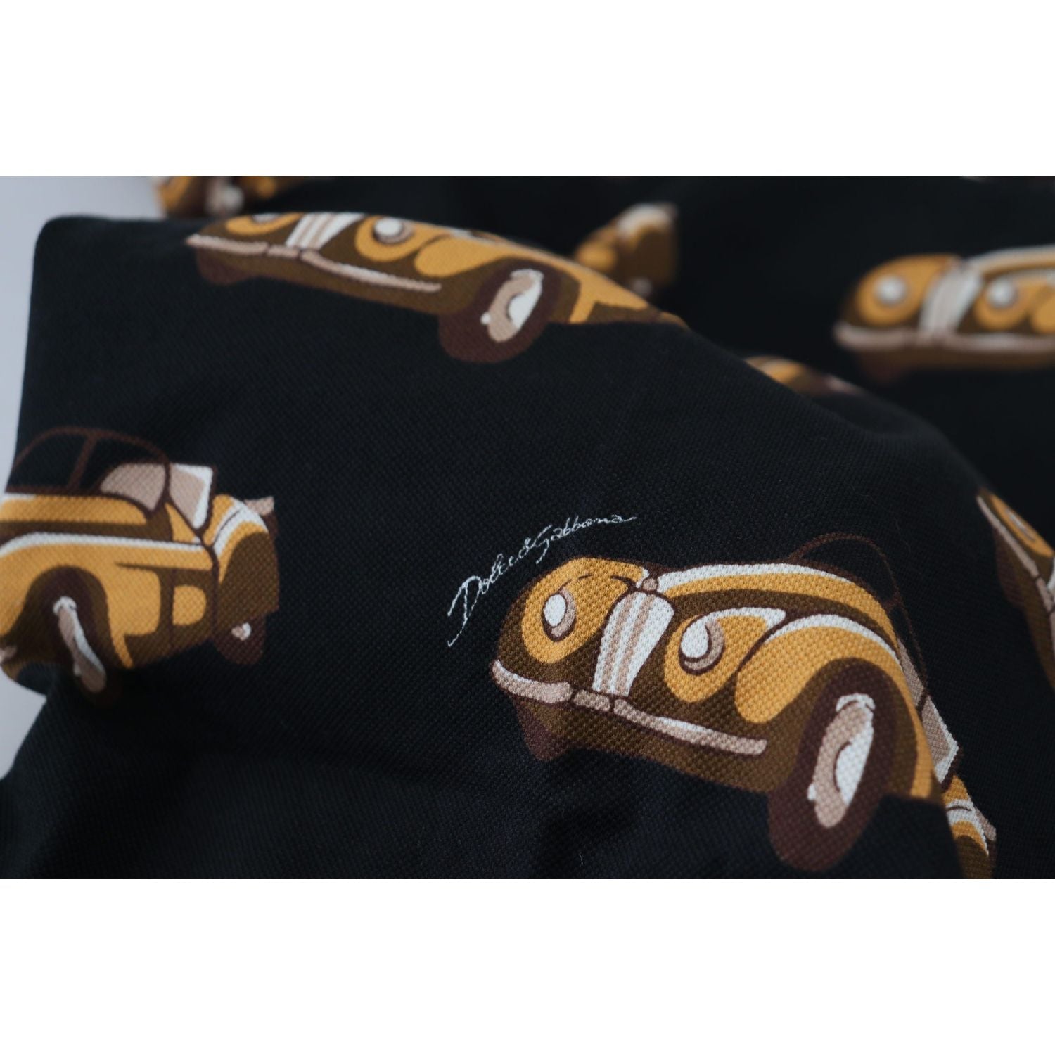 تي شيرت بولو بطبعة سيارة أنيقة من دولتشي آند غابانا باللون الأسود