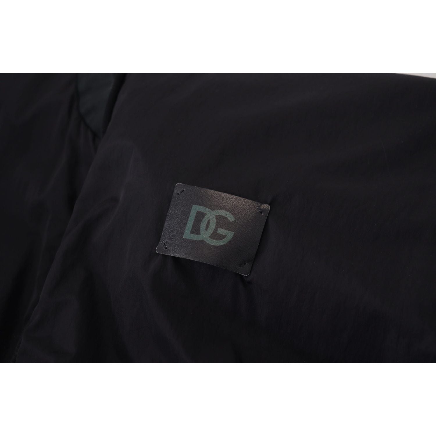 سترة بومبر سوداء أنيقة من دولتشي آند غابانا