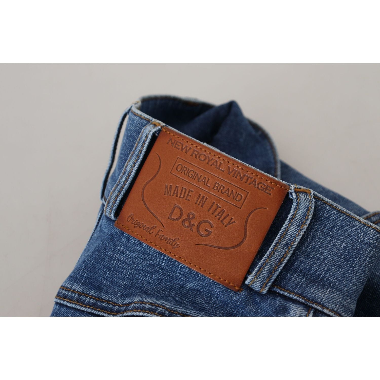 بنطلون جينز أزرق أنيق بخصر مرتفع من دولتشي آند غابانا