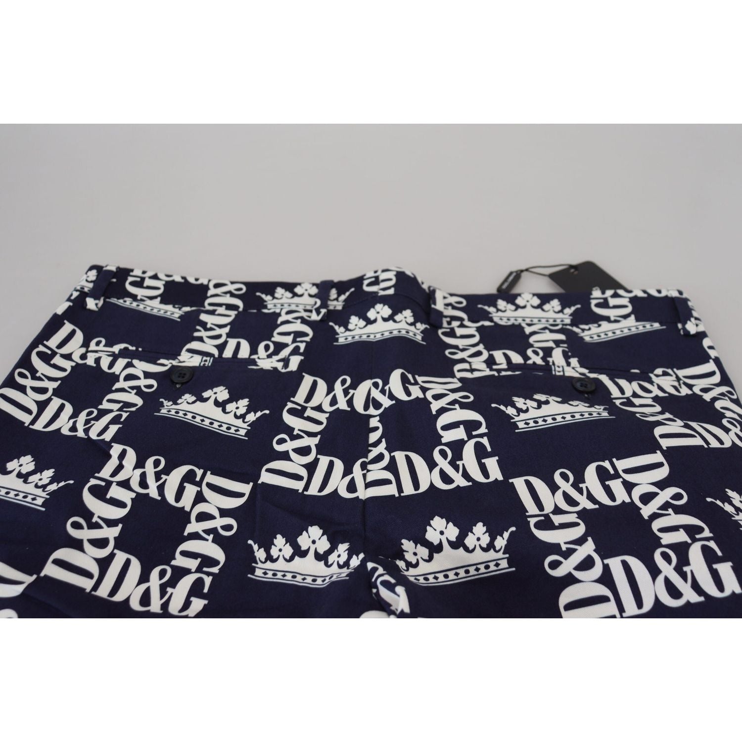 شورت شينو كاجوال بطبعة تاج من دولتشي آند غابانا