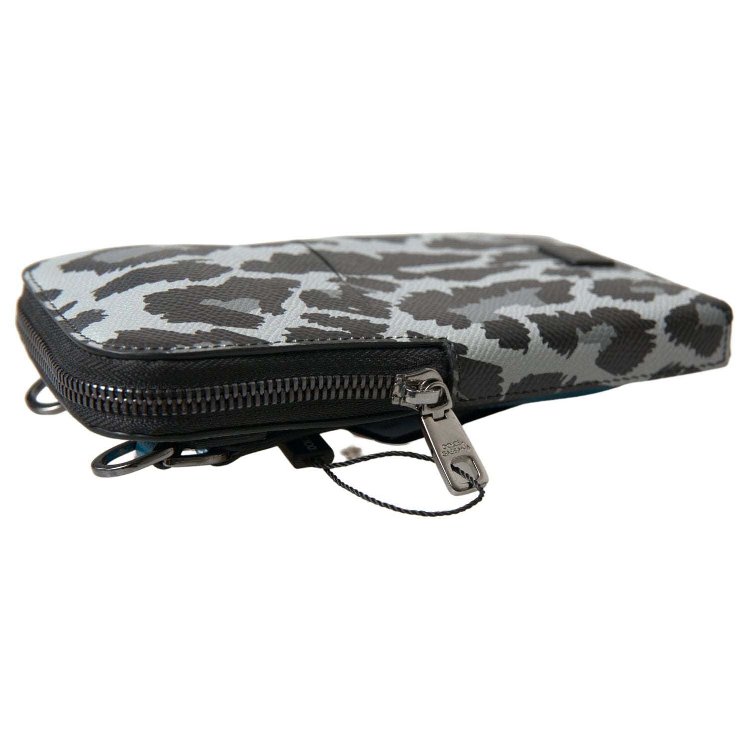 Front view with bag zipped and handles upright.