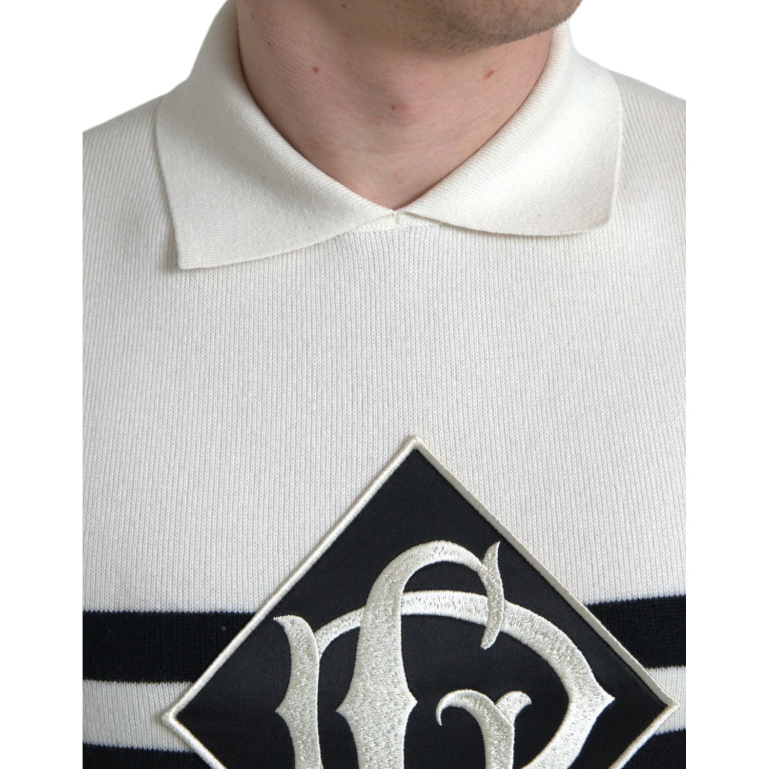 تي شيرت Dolce &amp; Gabbana أبيض بشعار DG وياقة Henley