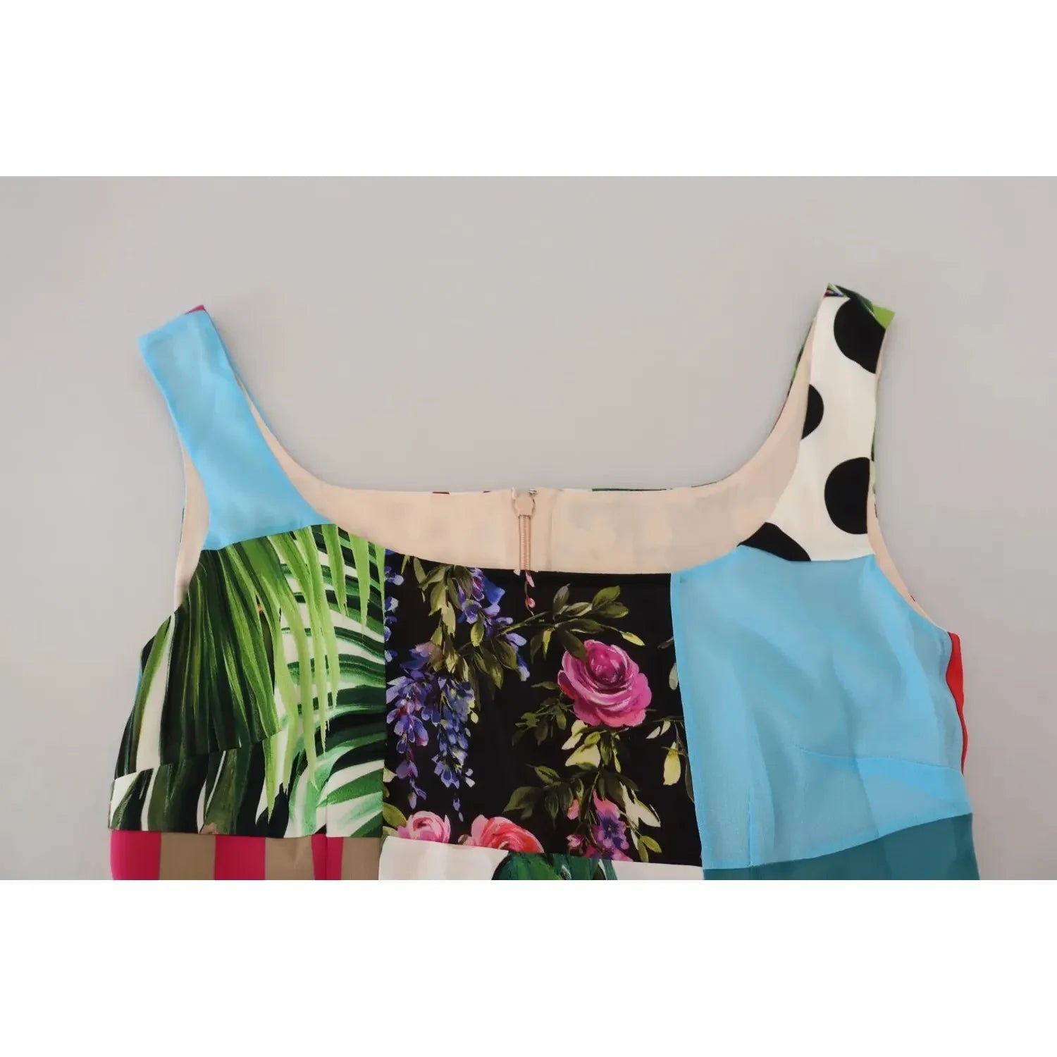 فستان ماكسي من دولتشي آند غابانا من الحرير متعدد الألوان