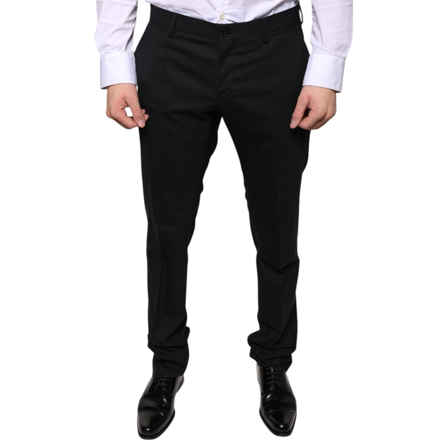 Front view with bag zipped and handles upright.