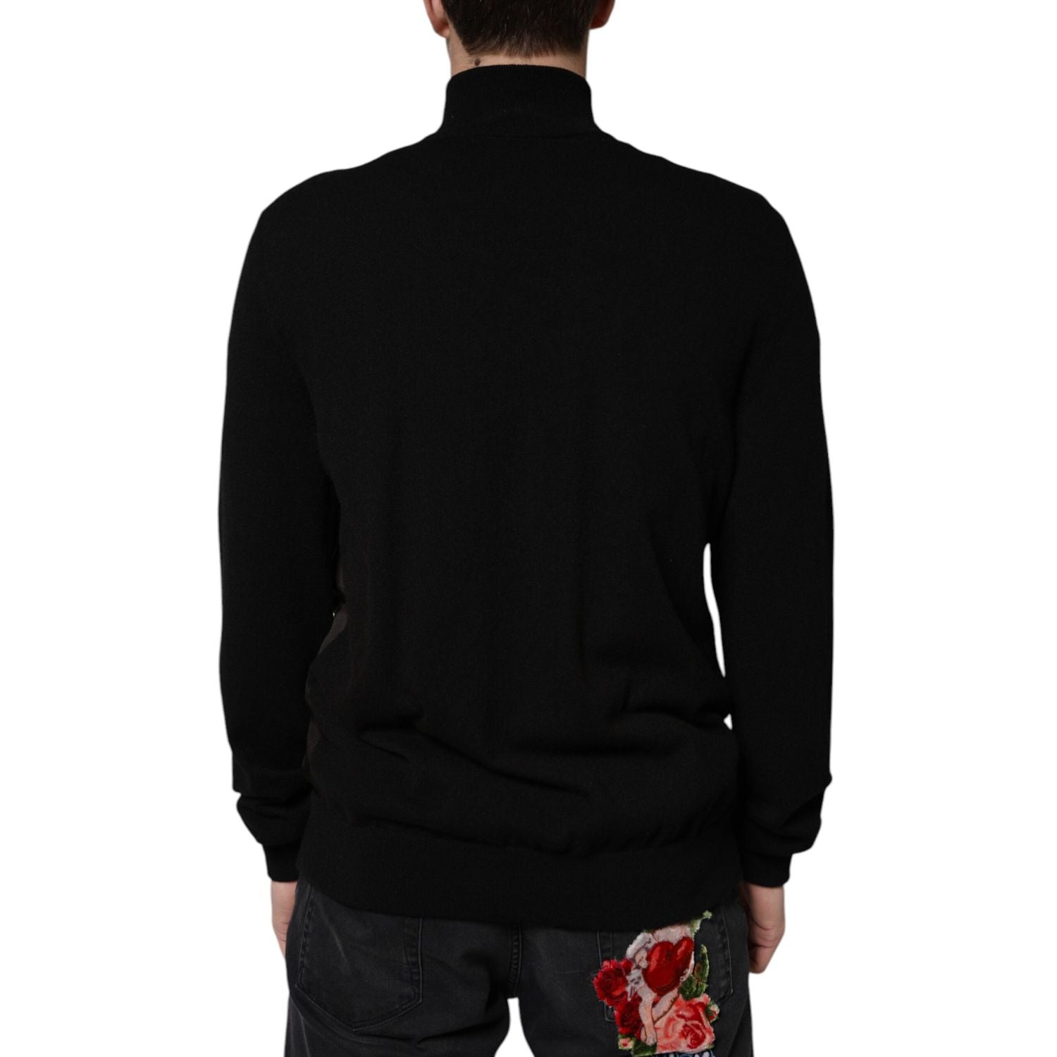 Front view with bag zipped and handles upright.