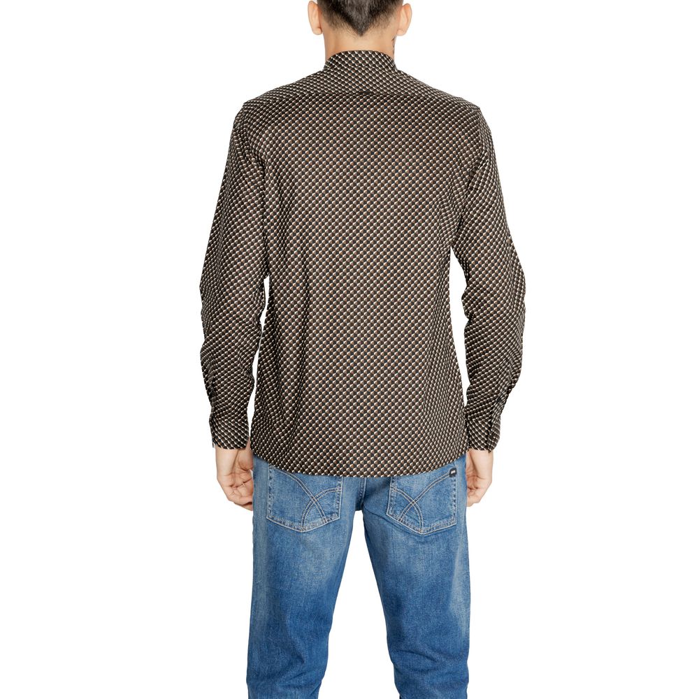 Front view with bag zipped and handles upright.