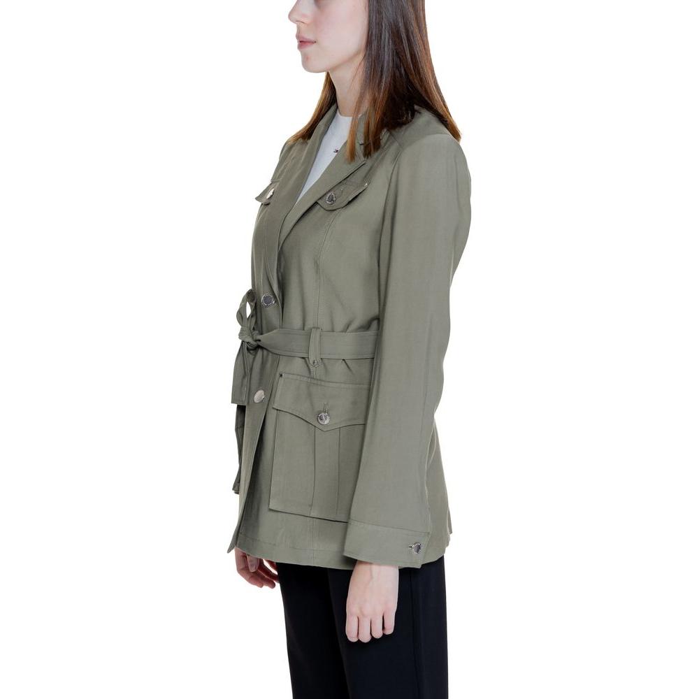 Front view with bag zipped and handles upright.