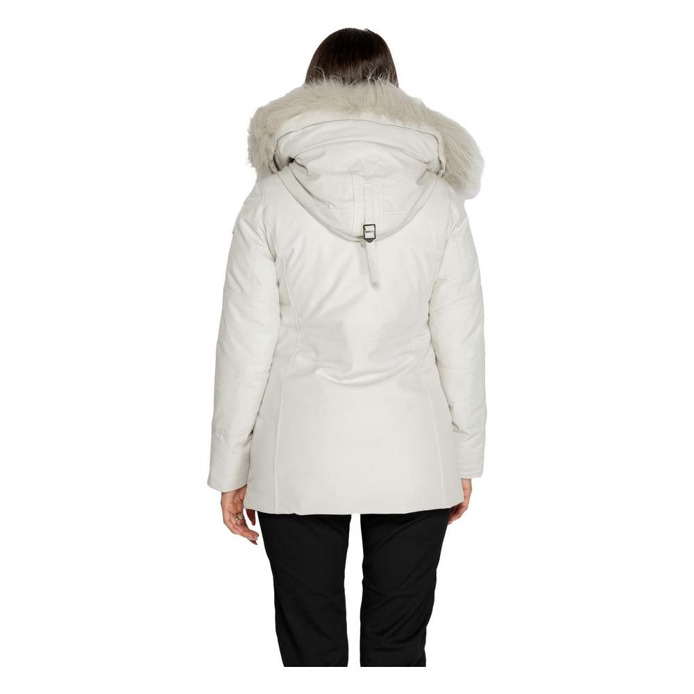 Front view with bag zipped and handles upright.
