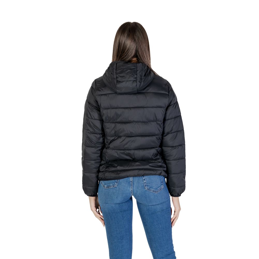 Front view with bag zipped and handles upright.