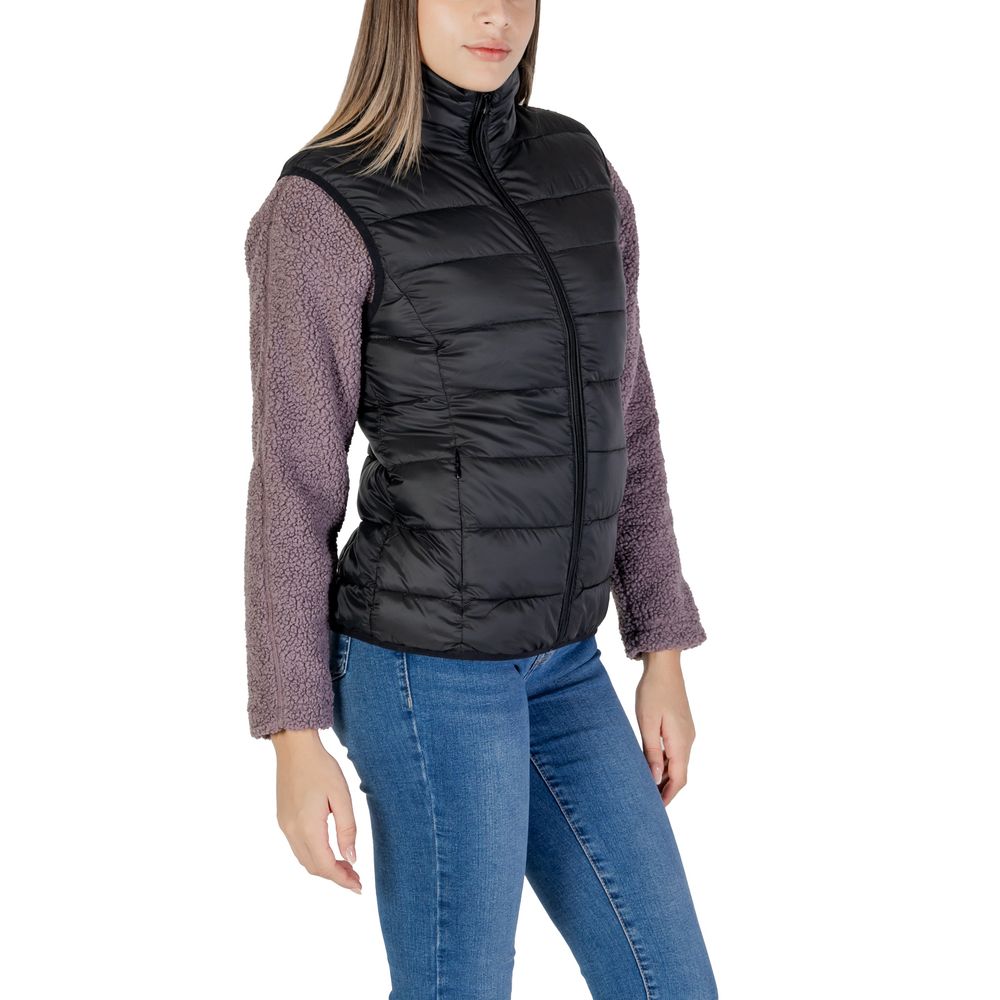 Front view with bag zipped and handles upright.