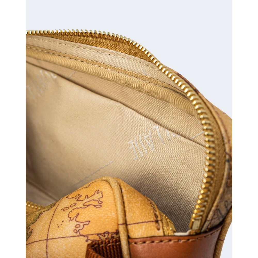 Front view with bag zipped and handles upright.