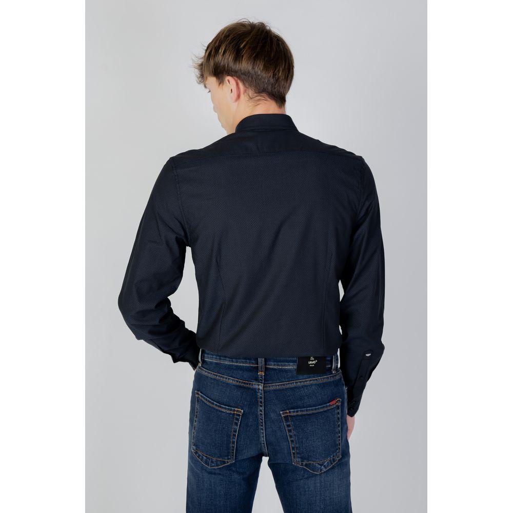 Front view with bag zipped and handles upright.