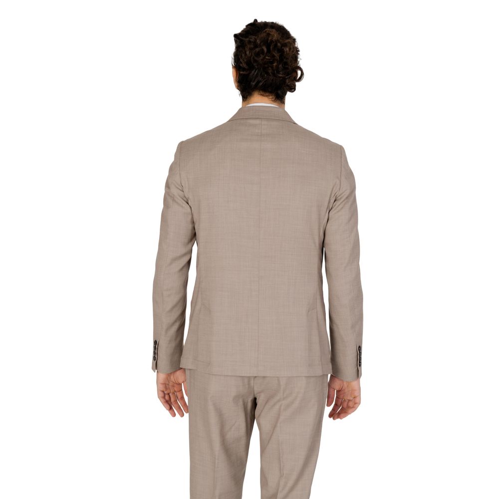 Front view with bag zipped and handles upright.