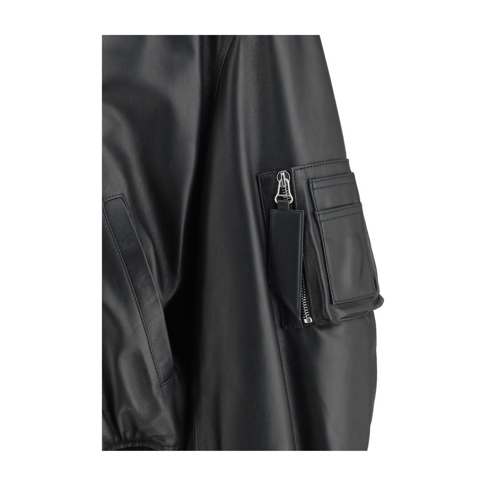 Front view with bag zipped and handles upright.