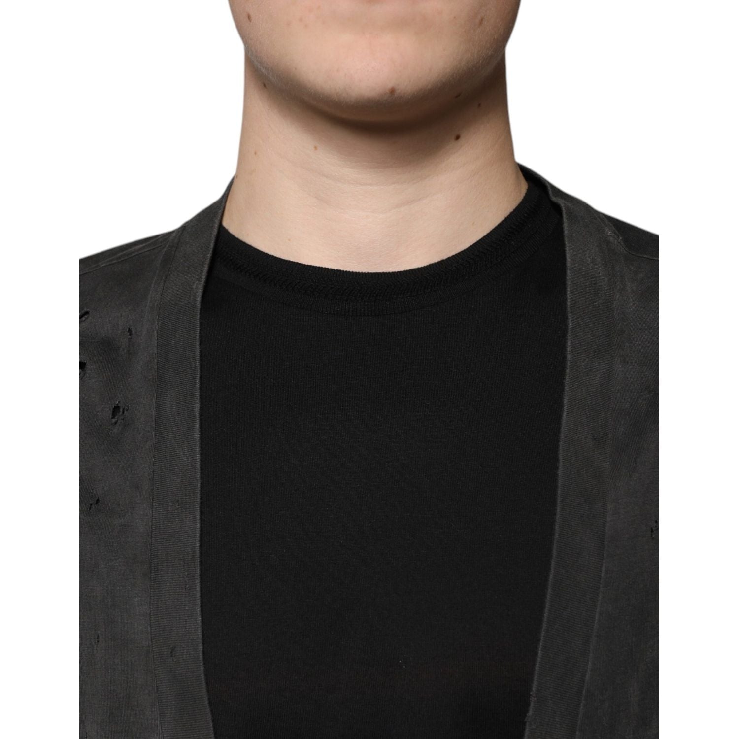 Front view with bag zipped and handles upright.