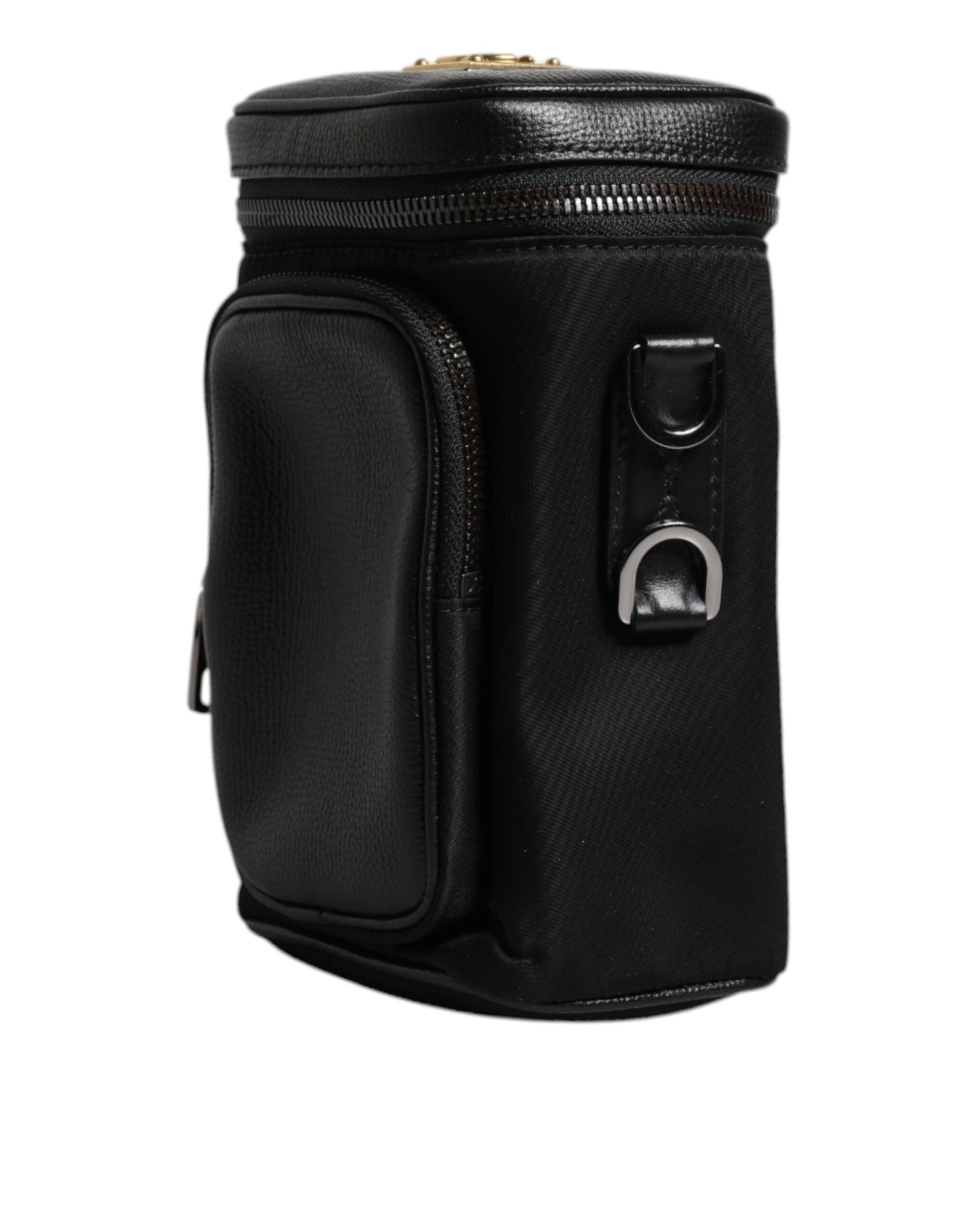 Front view with bag zipped and handles upright.