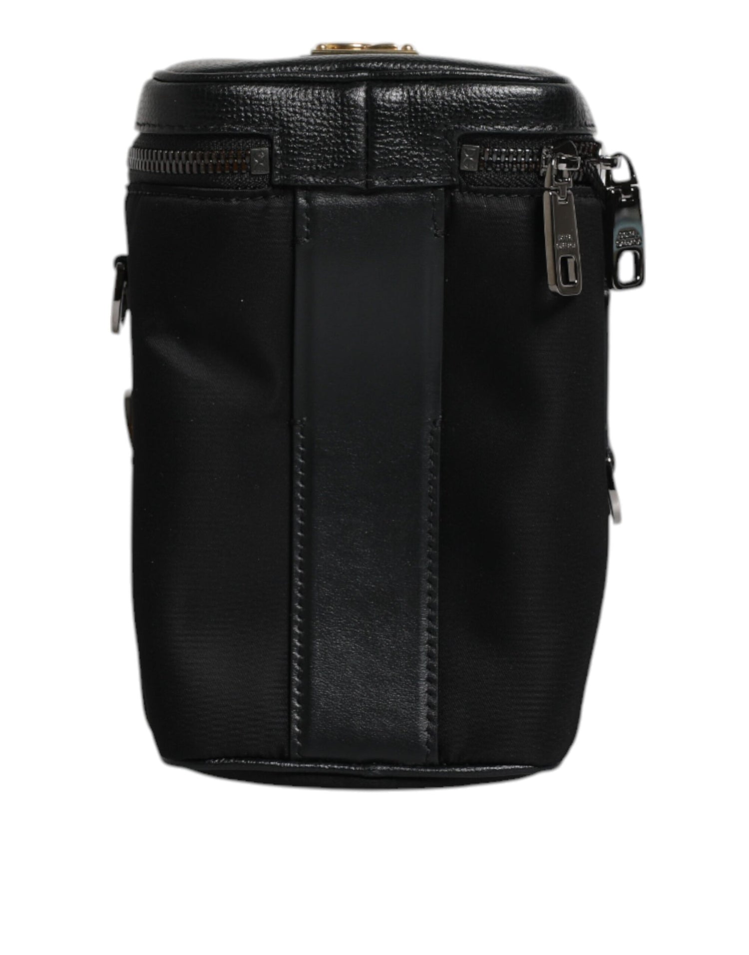Front view with bag zipped and handles upright.