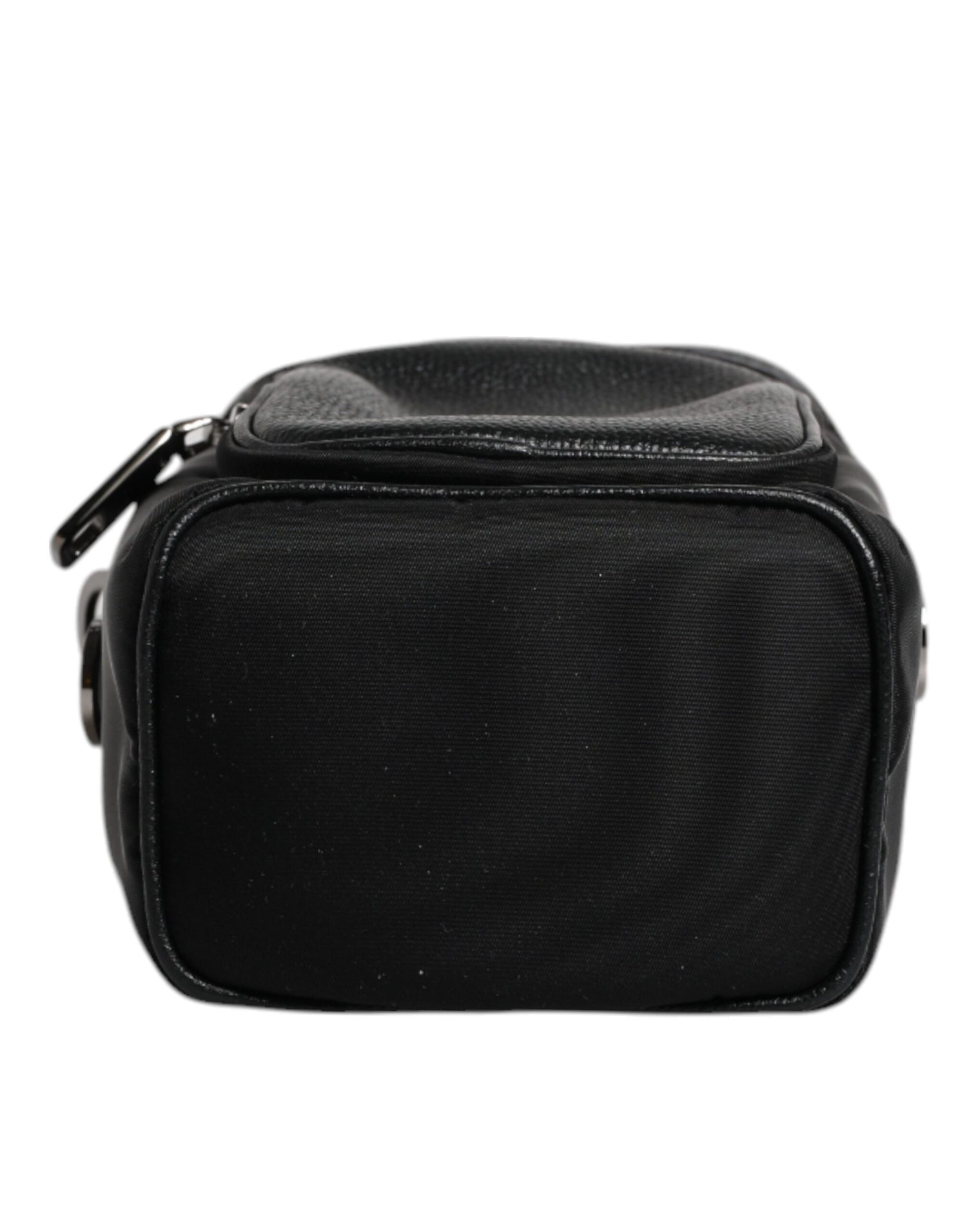 Front view with bag zipped and handles upright.