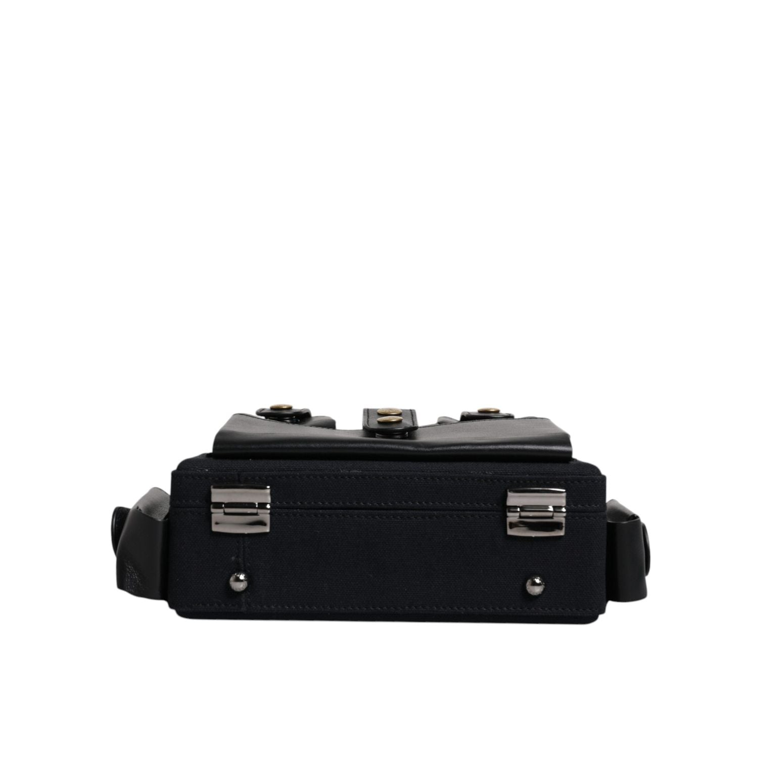 Front view with bag zipped and handles upright.