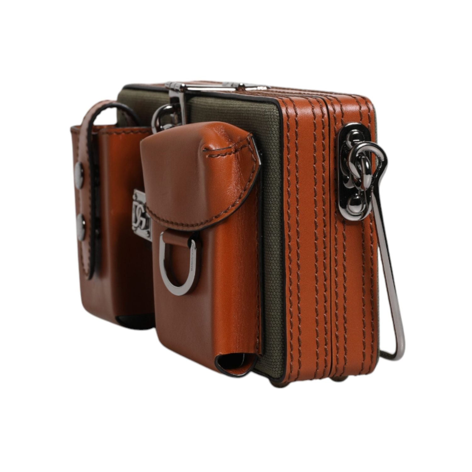 Front view with bag zipped and handles upright.