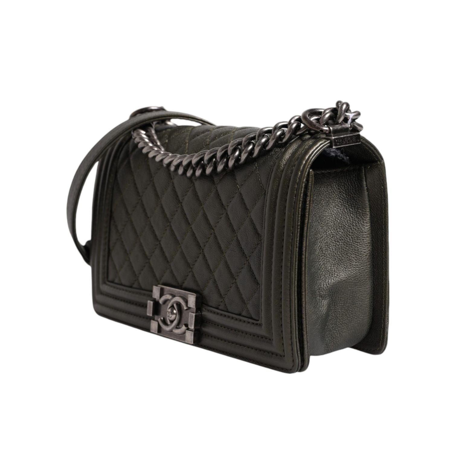 Front view with bag zipped and handles upright.