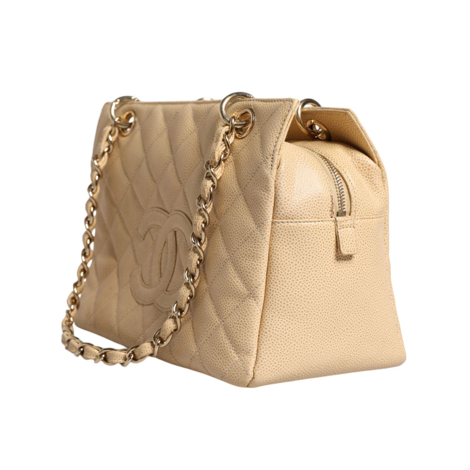 Front view with bag zipped and handles upright.