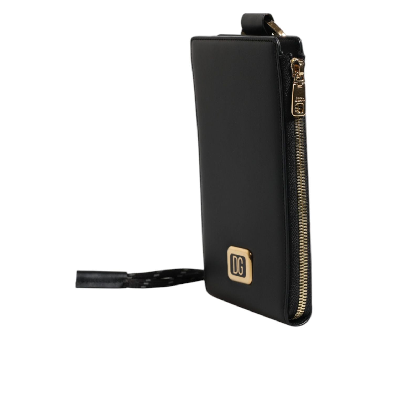 Front view with bag zipped and handles upright.