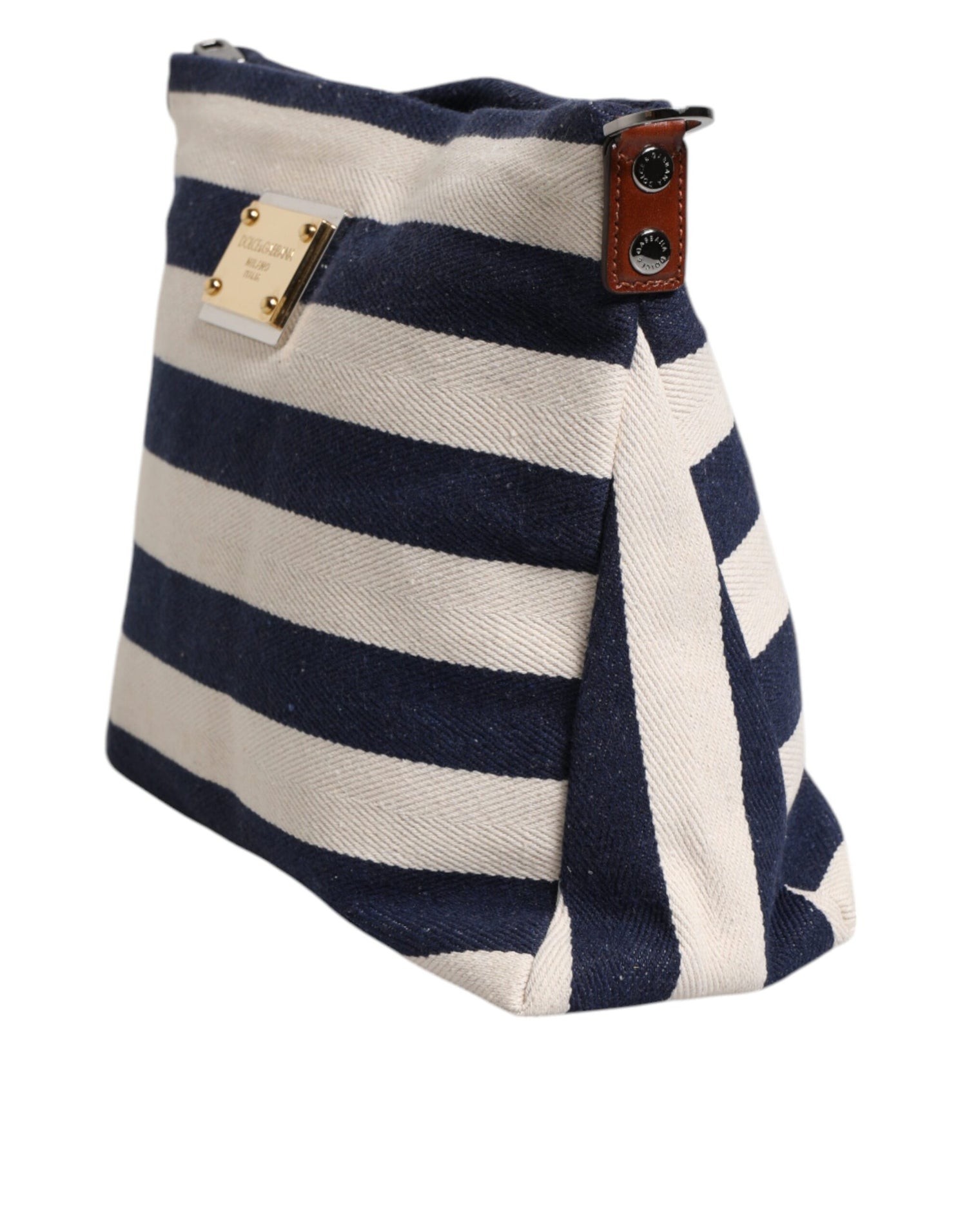 Front view with bag zipped and handles upright.