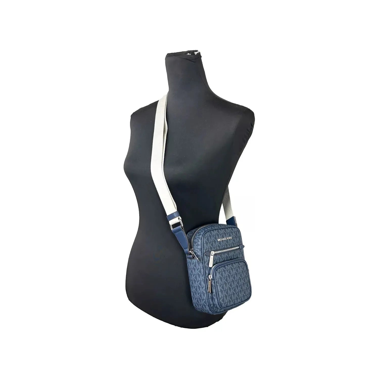 Front view with bag zipped and handles upright.