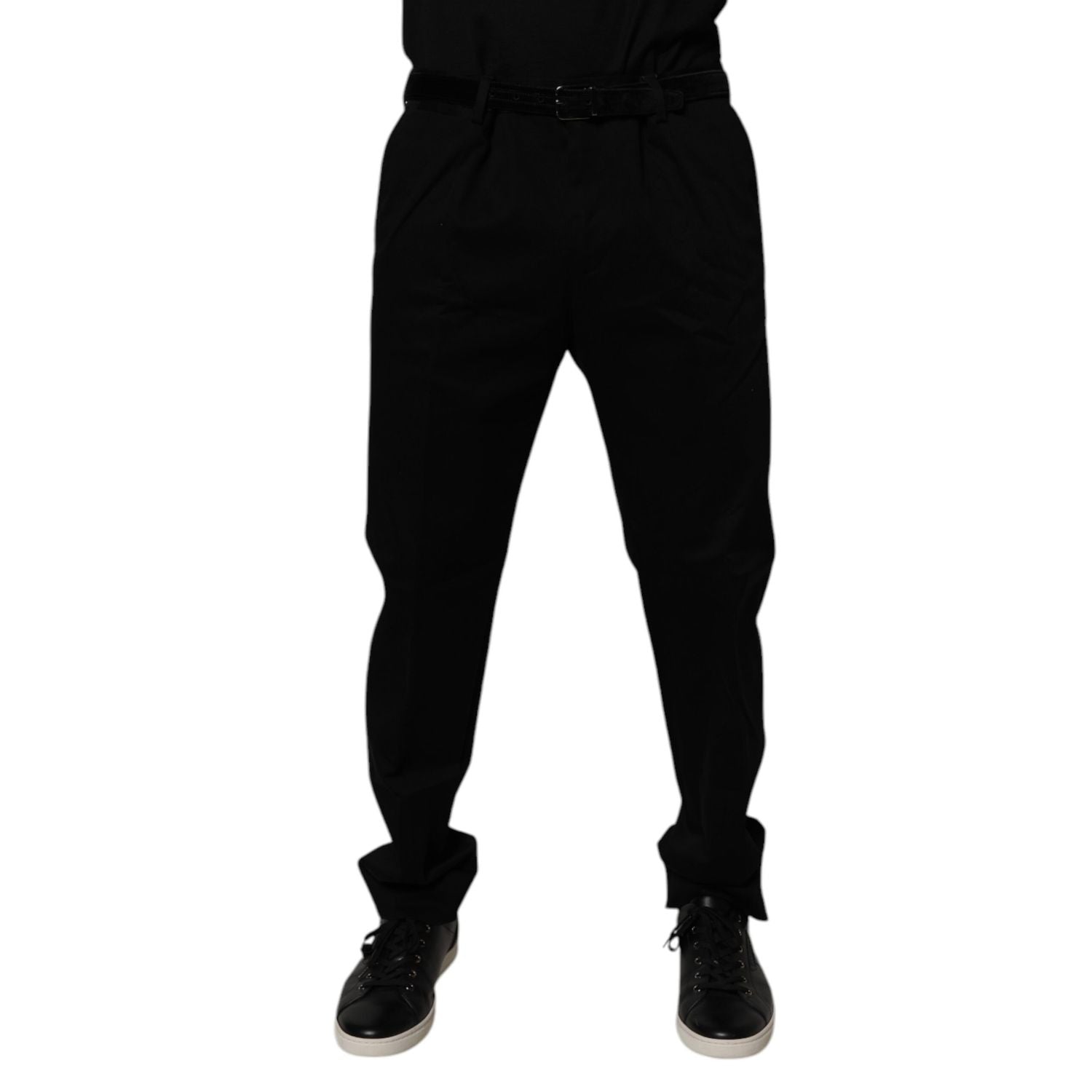 Front view with bag zipped and handles upright.