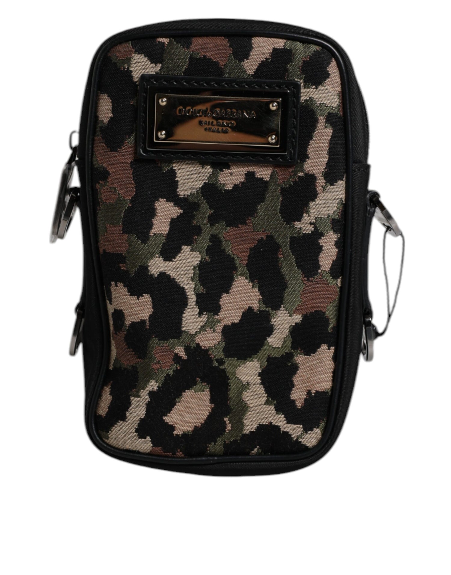Front view with bag zipped and handles upright.